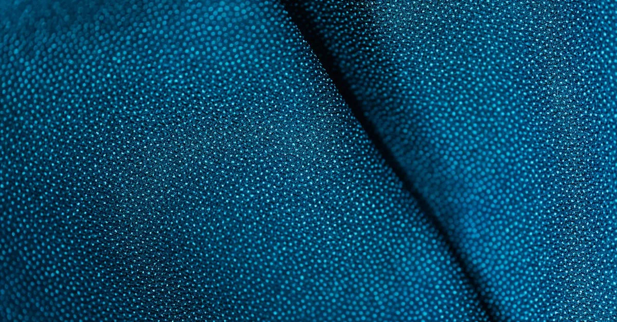 découvrez les différences entre le coton et le polyester : confort, durabilité, entretien et impact environnemental pour faire le meilleur choix textile.