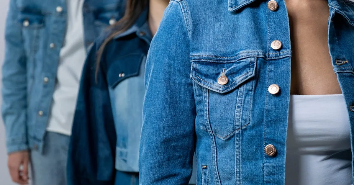 découvrez notre sélection de denim de qualité, alliant style et confort pour un look tendance au quotidien.